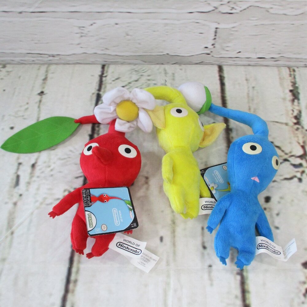 World of Nintendo Lot of 3 Pikmin Collectible Plush Toys - Picture 2 of 7